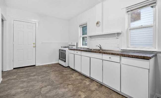 Building Photo - 2128 6th St SW