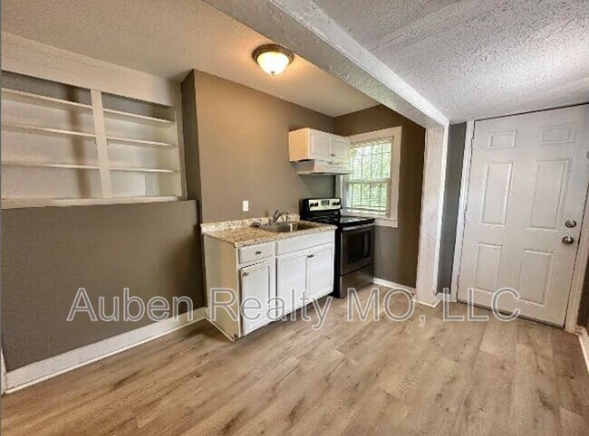 Building Photo - 2905 E 61st St