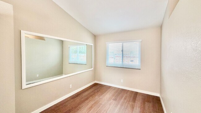 Building Photo - Recently updated Single-Story Home in the lovely community of Wildomar!
