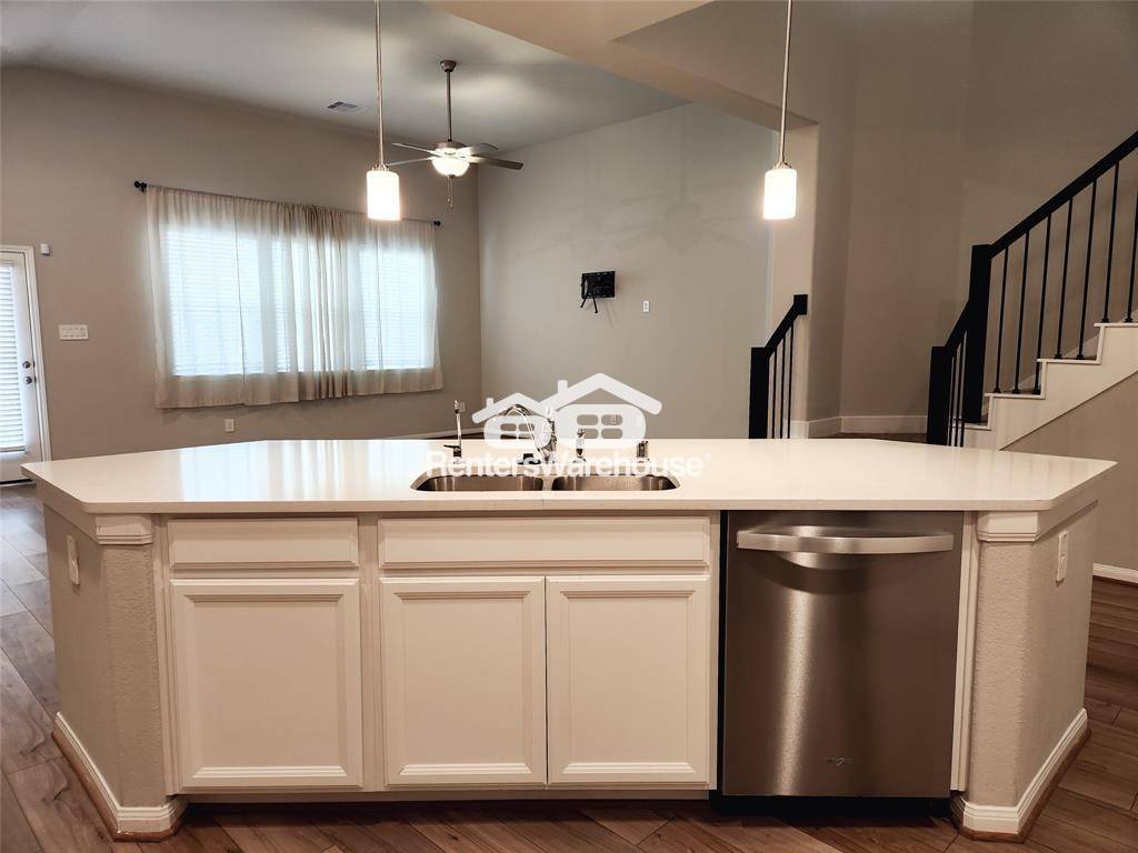 Building Photo - 10714 Clfs Vw Dr