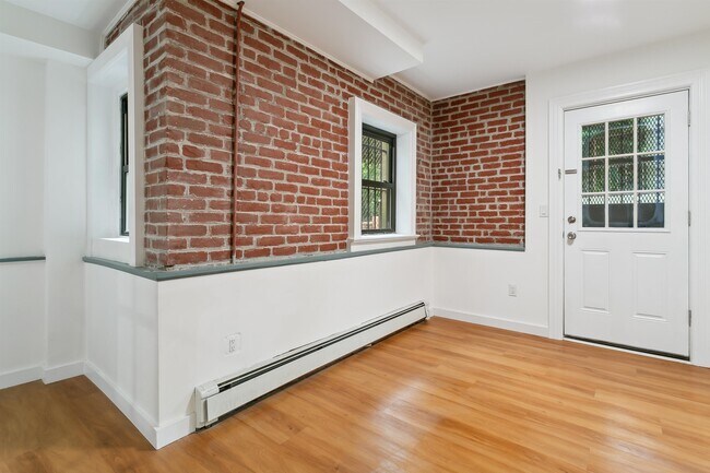 Building Photo - 110 Summit Ave