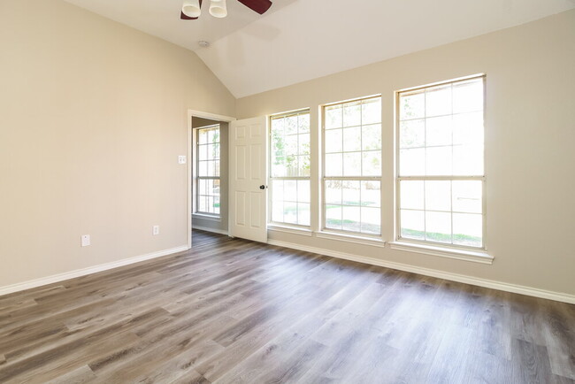 Building Photo - 5221 Tartan Cir