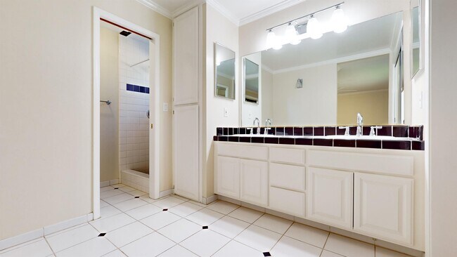 Building Photo - 9168 Eastside Rd