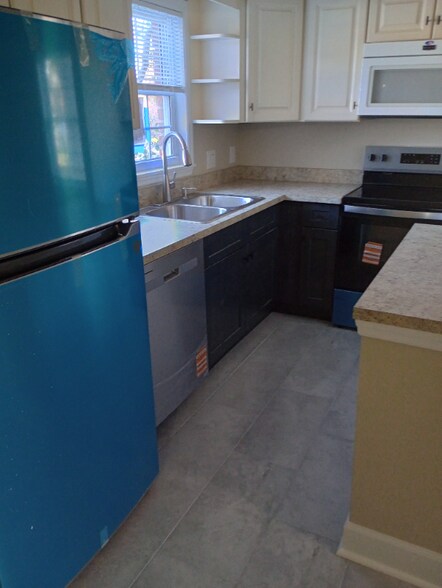 Building Photo - 1245 84th Ave N