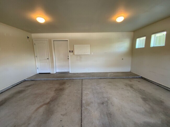 Building Photo - 4 Bedroom Home Available in Juan Tabo Hills!