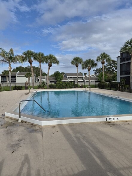 Building Photo - 2031 Cascades Blvd