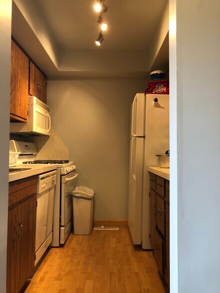 Building Photo - 1131 Townsview Pl