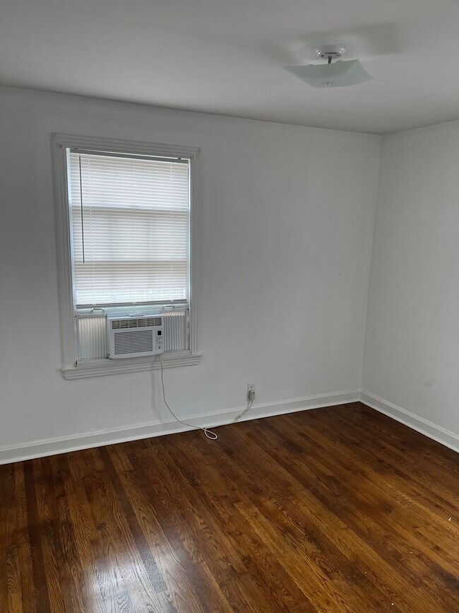 Building Photo - 5553 Knob Rd