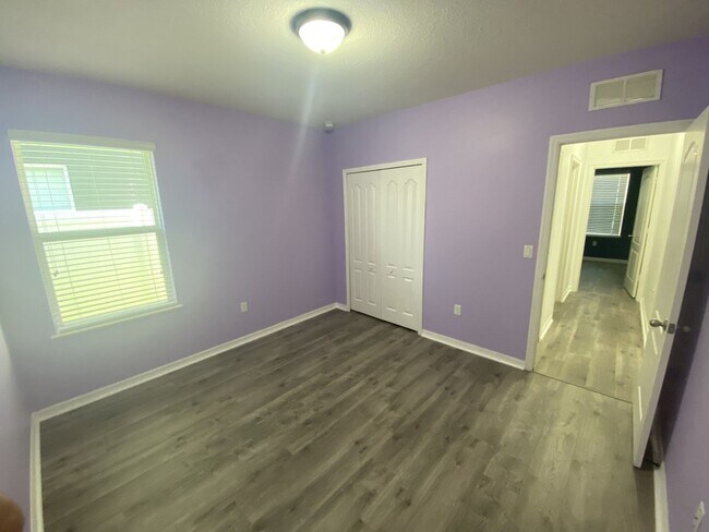 Building Photo - Spacious 3 bedroom 2 bathroom home in the Sawgrass community