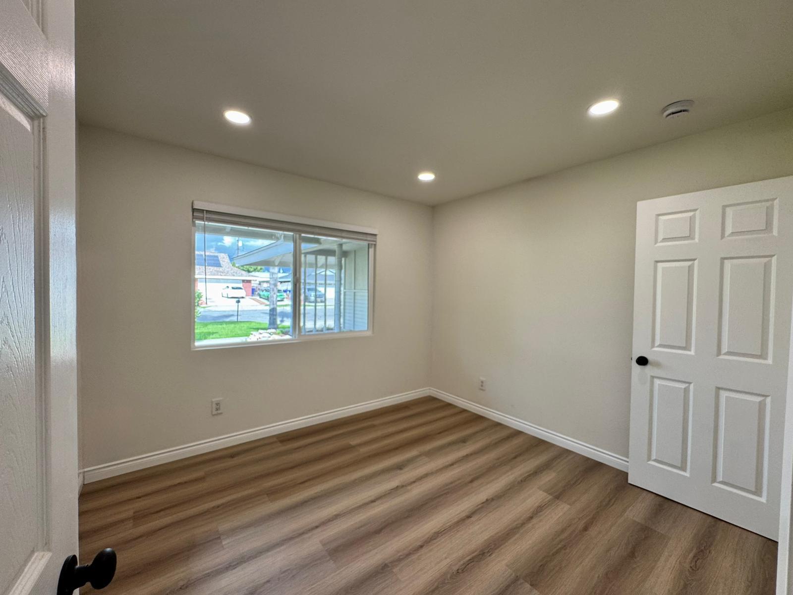 Building Photo - 251 E Heather St