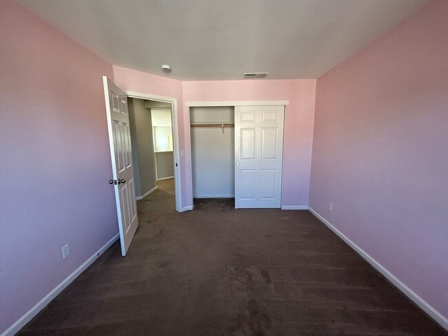 Building Photo - 212 Riverbend Ln