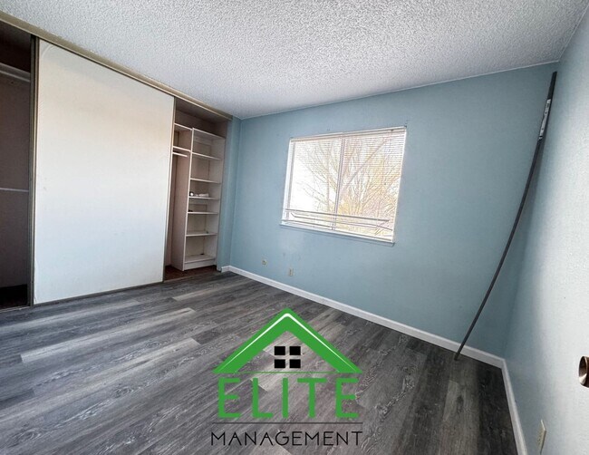 Building Photo - **Charming 3-Bedroom Home in a Quiet Sacra...