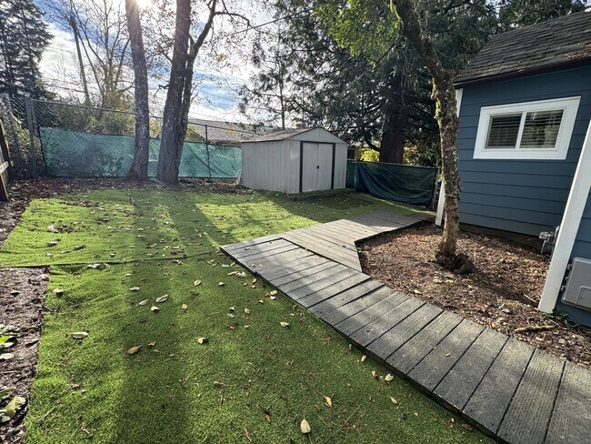 Building Photo - 8950 SW 69th Ave