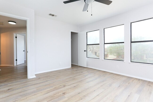 Building Photo - RENOVATED 3-BEDROOM HOME IN CONVERSE, JUDS...