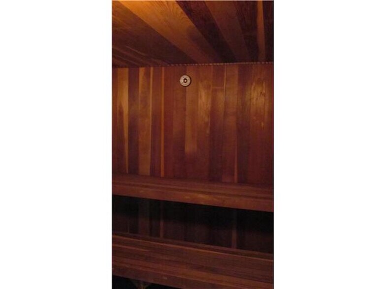 sauna - 2015 Hidden Crest Dr