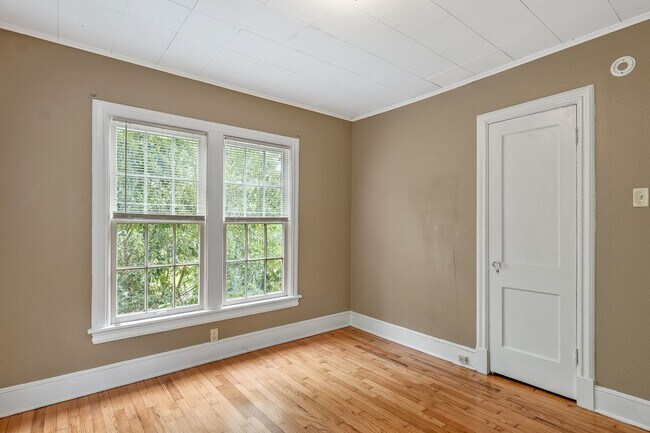 Building Photo - 132 Rowland Pl