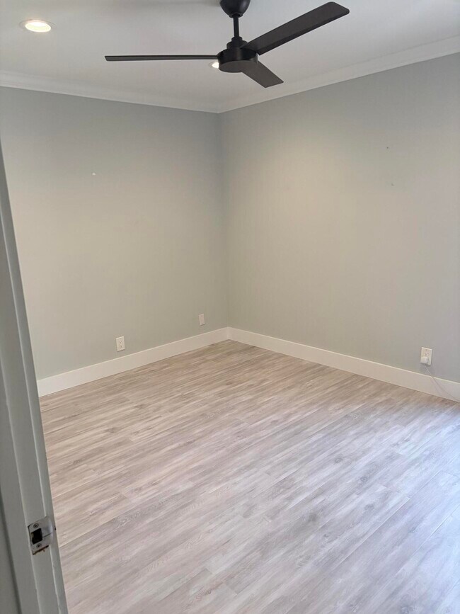 Building Photo - 3072 Inglewood Terrace