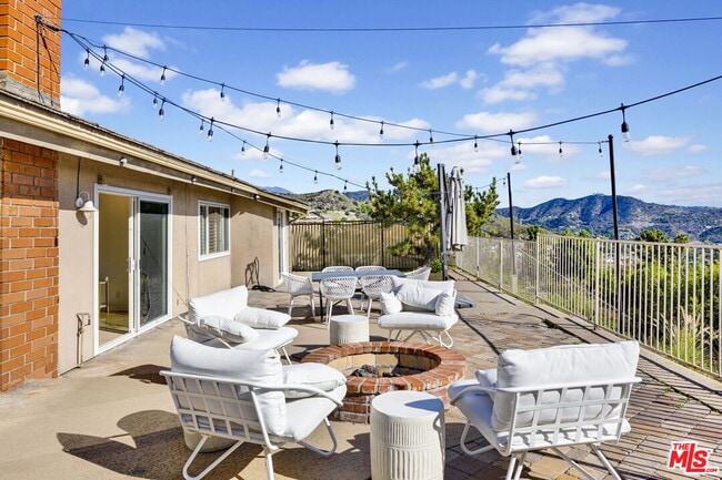 Building Photo - 906 Whitehaven Terrace