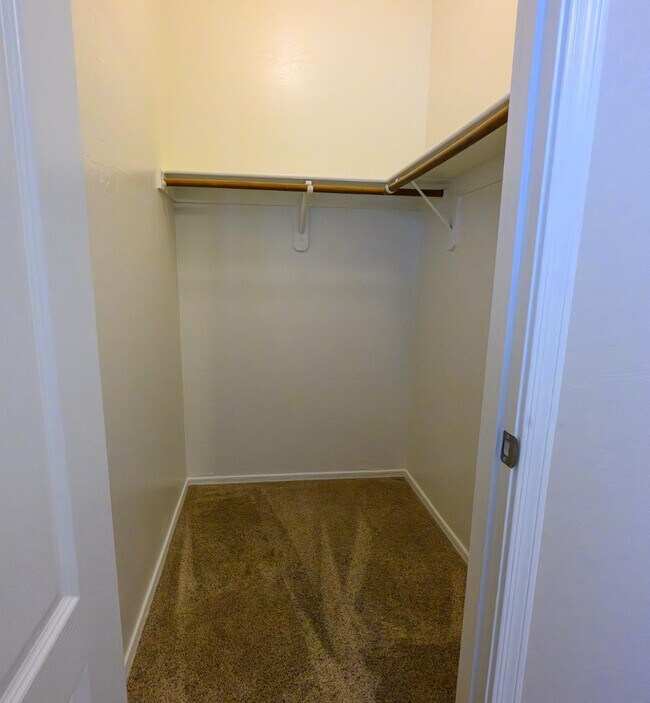 Building Photo - 2521 W Tumbleweed Dr