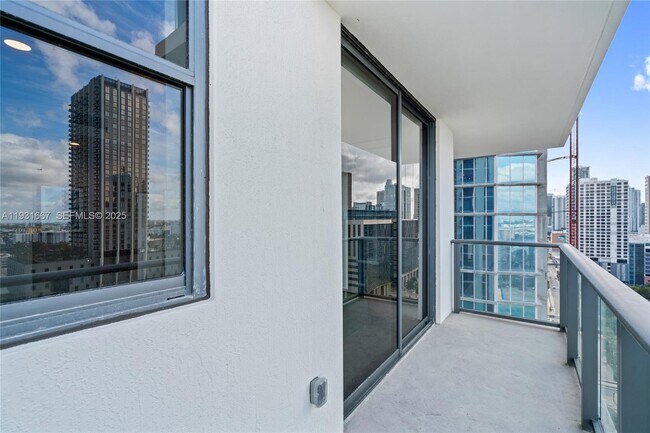 Building Photo - 11 NE 6th St