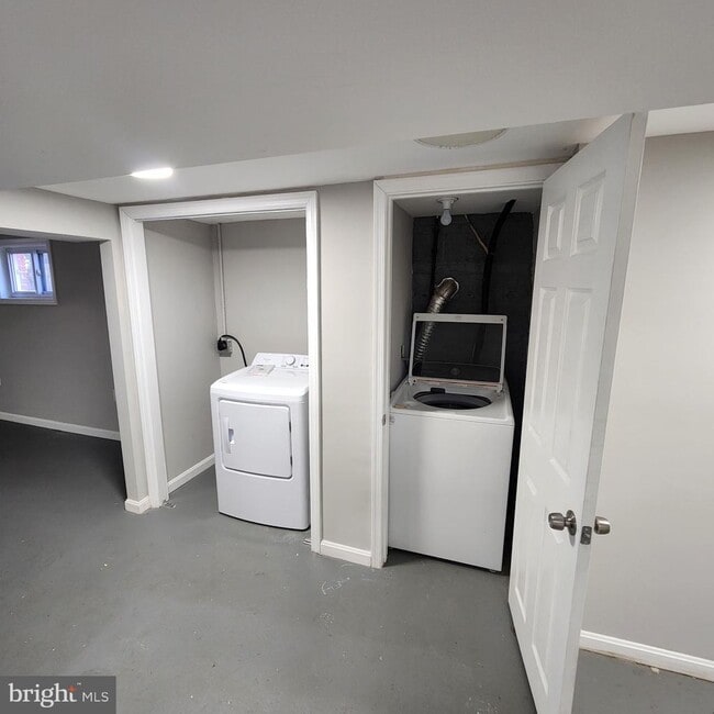 Building Photo - 6512 Hansford St