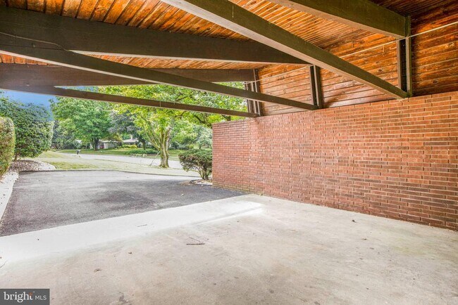 Building Photo - 3406 Woodvalley Dr