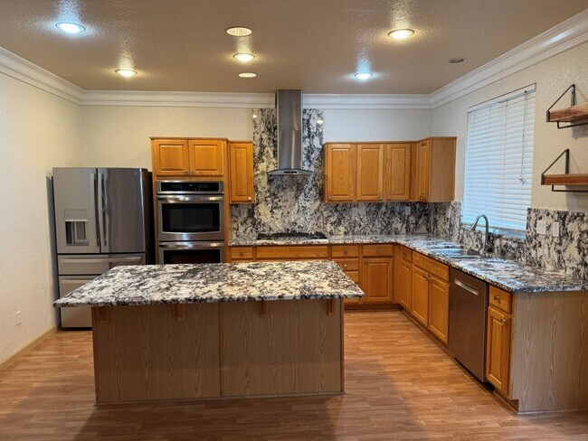 Building Photo - Modern 4 Bedroom w/ Loft Stonegate Area Vacaville *Star Rentals