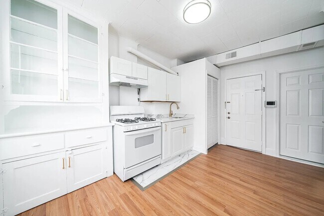 Building Photo - 320 Ditmas Ave