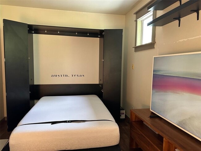 Building Photo - 5617 Clay Ave