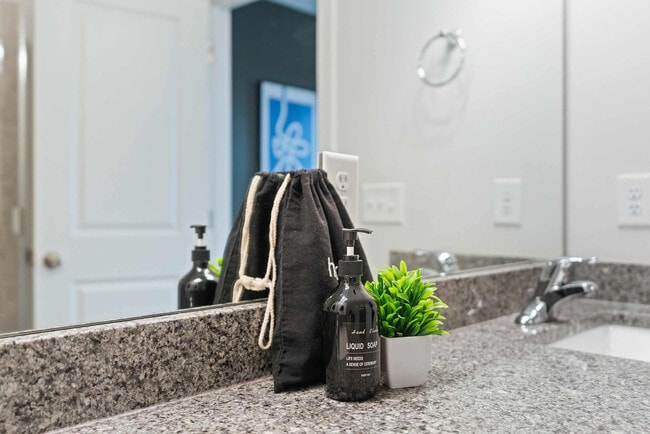 Building Photo - 1010 Falling Rock Pl