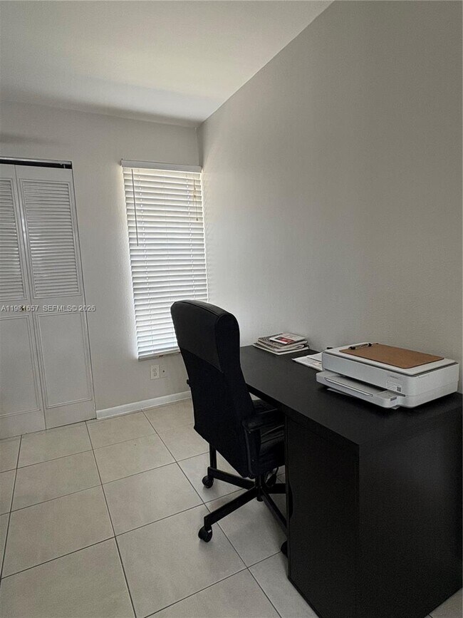 Building Photo - 9955 Twin Lakes Dr