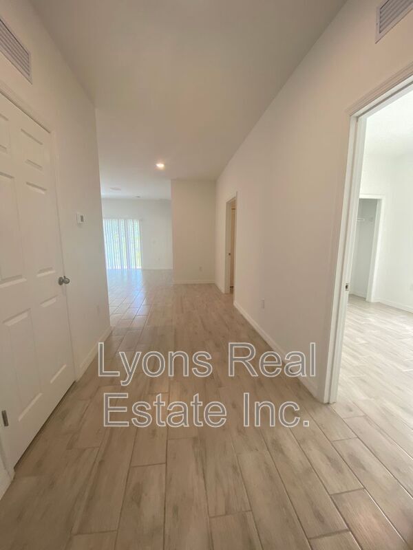 Building Photo - 13238 Keystone Blvd