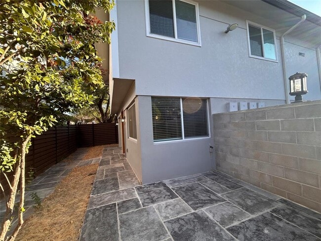 Building Photo - 8922 Trone Cir