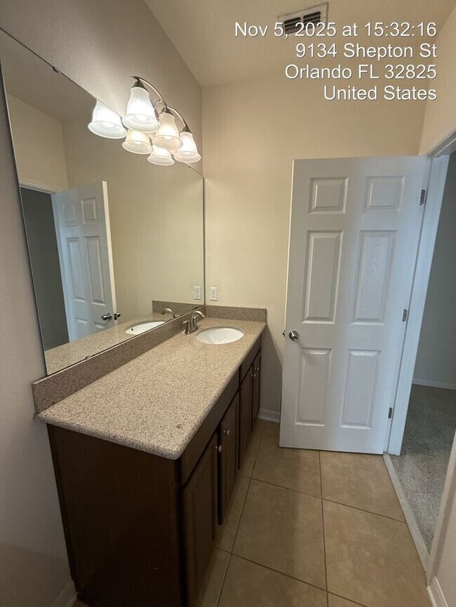 Building Photo - Beautiful Spacious 3 bed 2.5 bath Home in ...