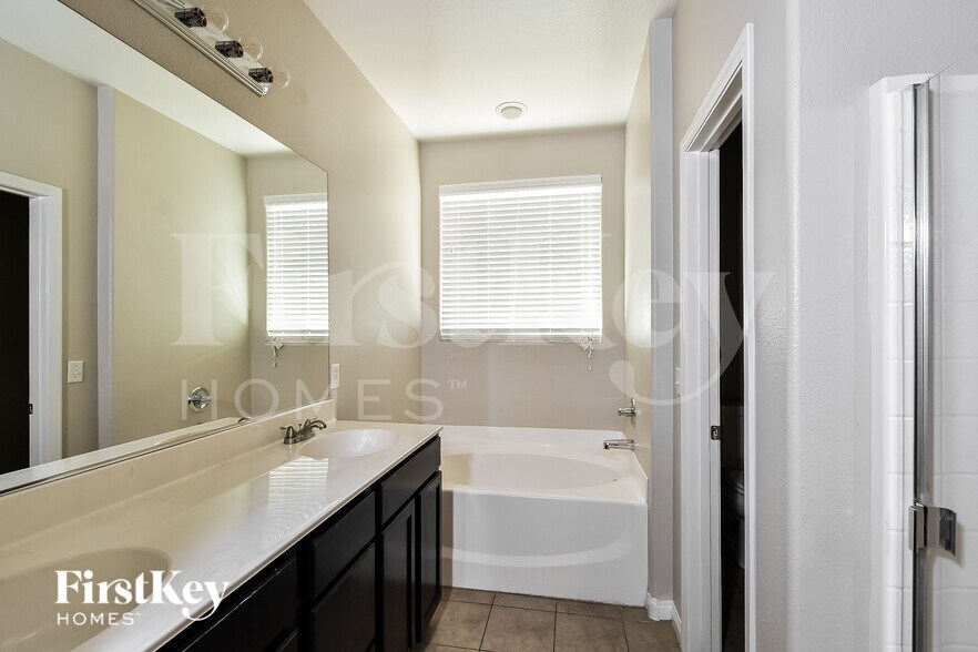 Building Photo - 5485 Ovando Way