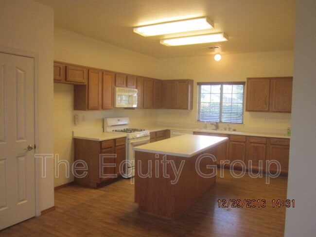 Building Photo - 1100 S Rio Linda St