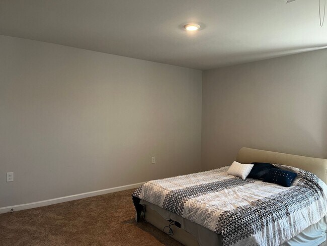 Building Photo - Beautiful 2 story home in the new Lake Tyl...