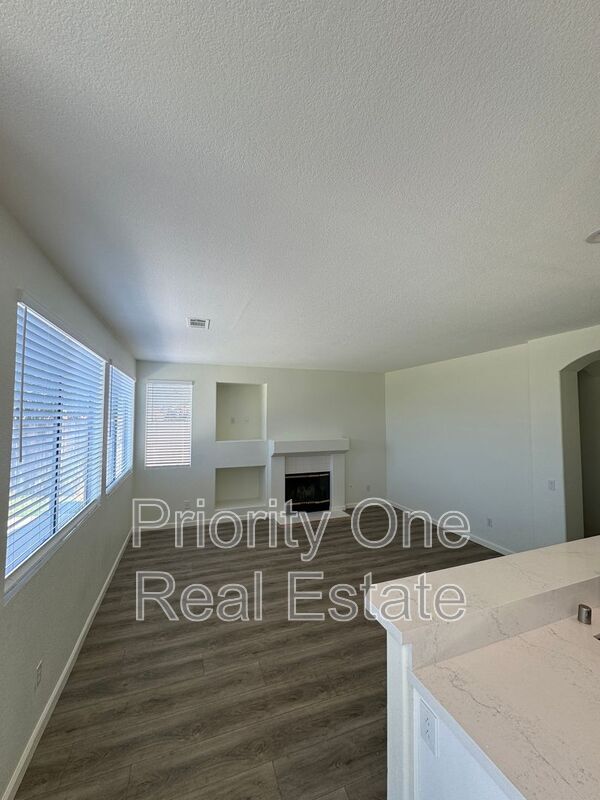 Building Photo - 560 Calle Capistrano