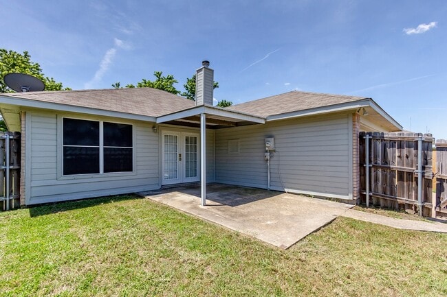 Building Photo - Adorable 3-2-2 in Cedar Hill!