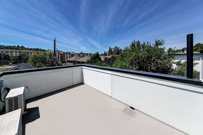 Building Photo - Stylish 2BR Townhome with Rooftop Deck & A/C Near Light Rail
