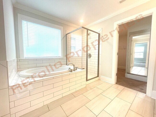 Building Photo - 424 Slomo Ct