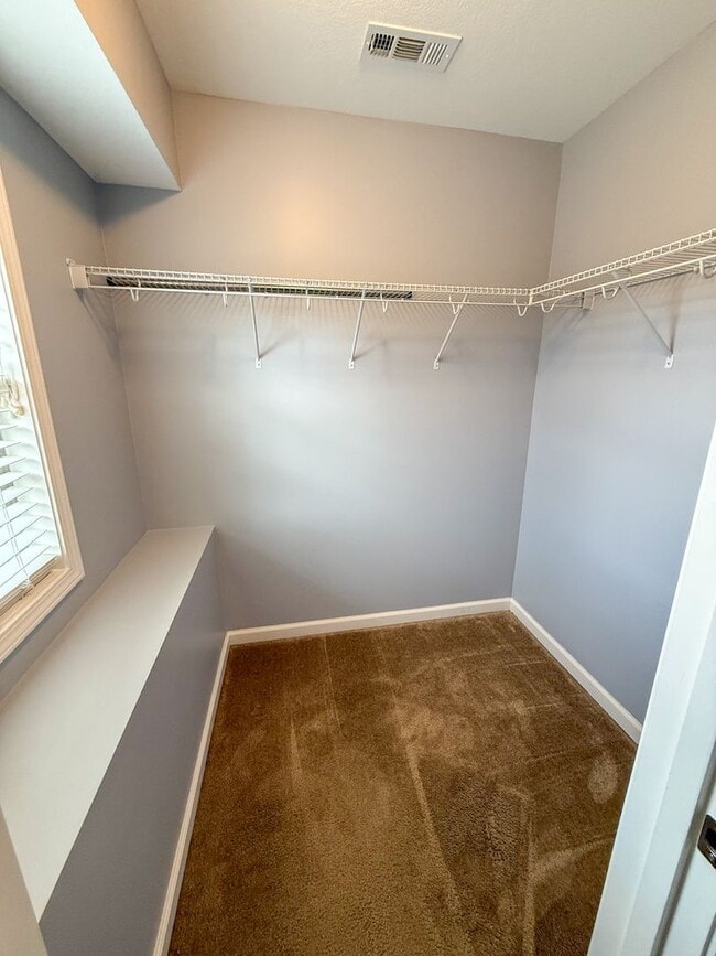 Building Photo - Stunning 5 bedroom 3.5 bath home in the highly desirable Rocky Hill area