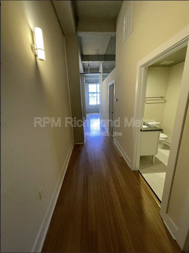 Building Photo - 815 Perry St