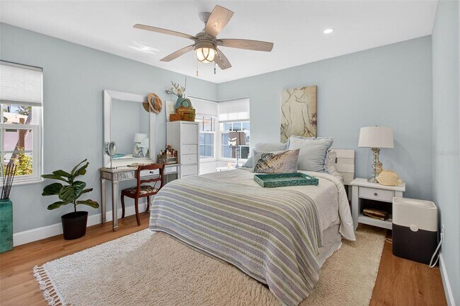 Building Photo - 741 Lantana Ave