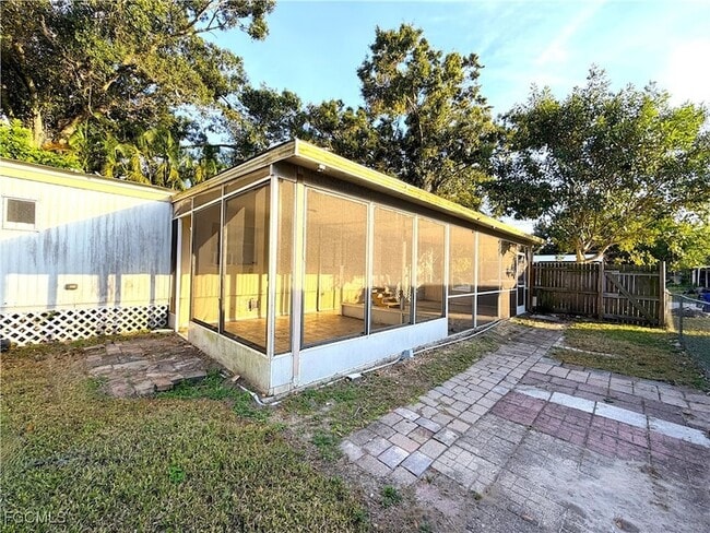 Building Photo - 240 State St