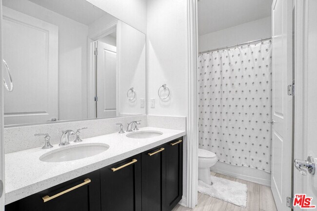 Building Photo - 20818 Bur Oak Cir