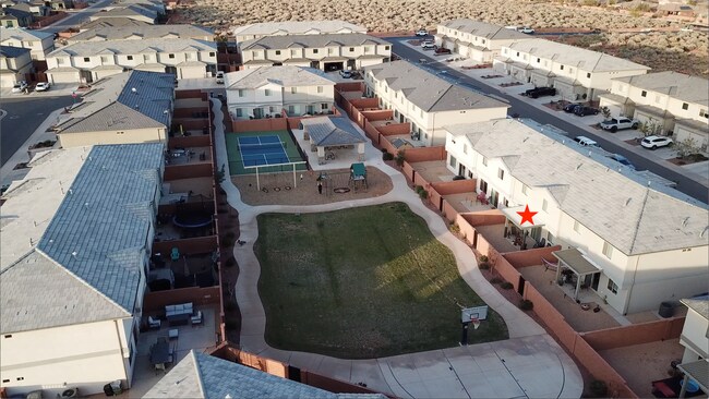 Building Photo - Newer- Red Mountain Vista Town Home,
