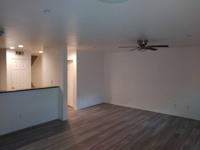 Building Photo - Spacious 3 Bedroom Moreno Valley Townhouse in Gated  Community!