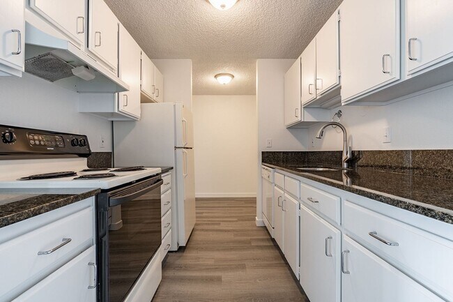 Building Photo - Elskan Apartments