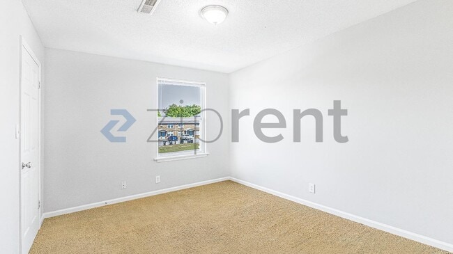Building Photo - 813 Golf View Pl